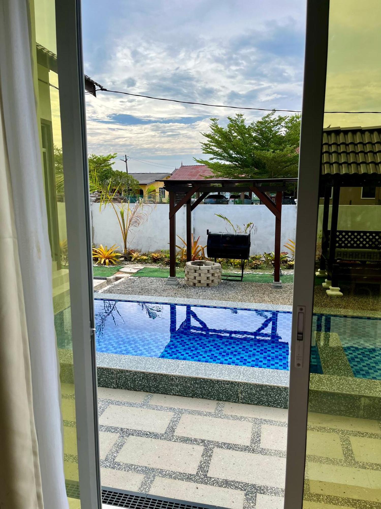 The Broms Villa Kuala Terengganu Eksteriør billede