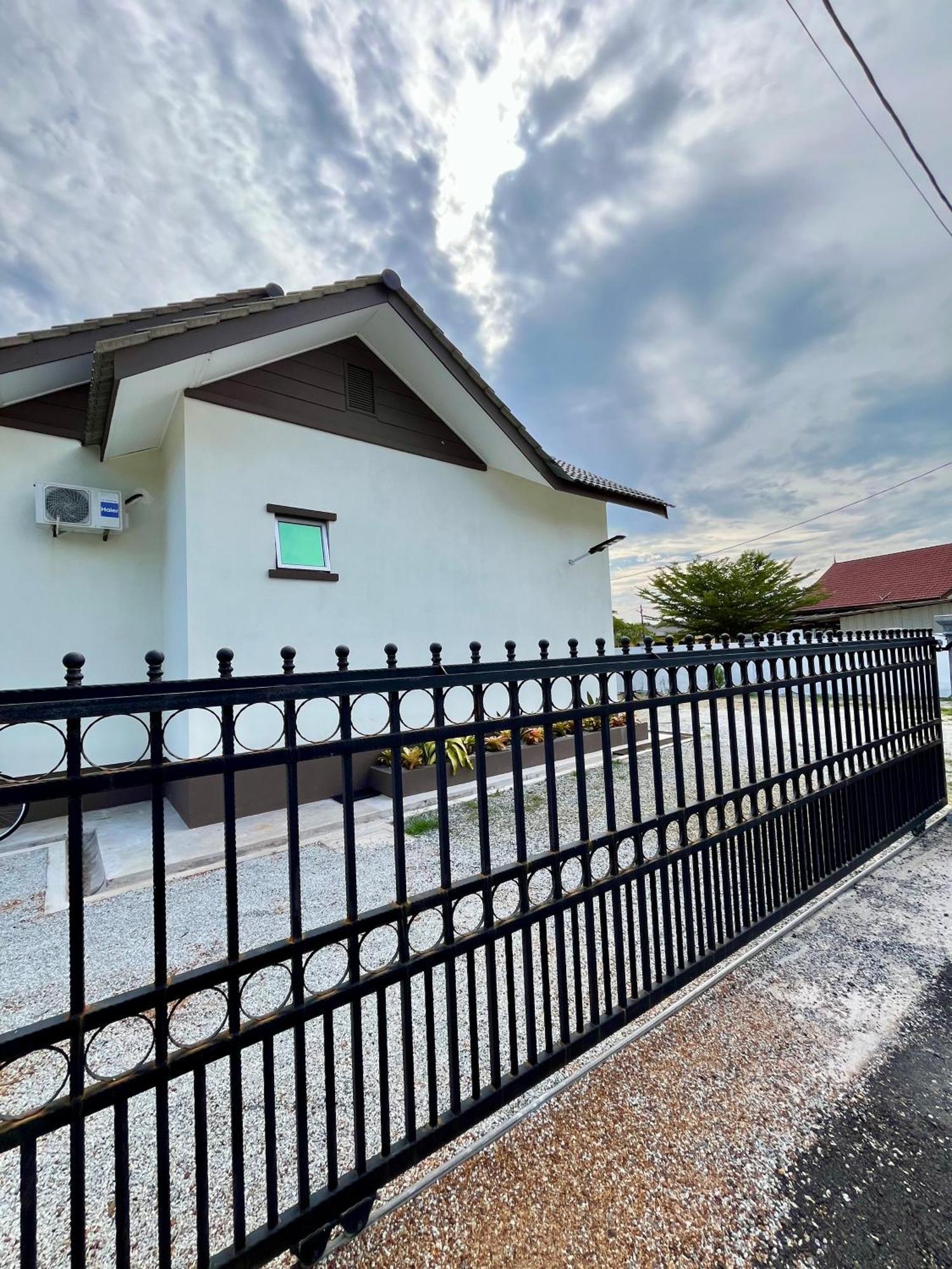 The Broms Villa Kuala Terengganu Eksteriør billede